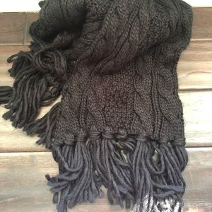 Chunky old navy black scarf